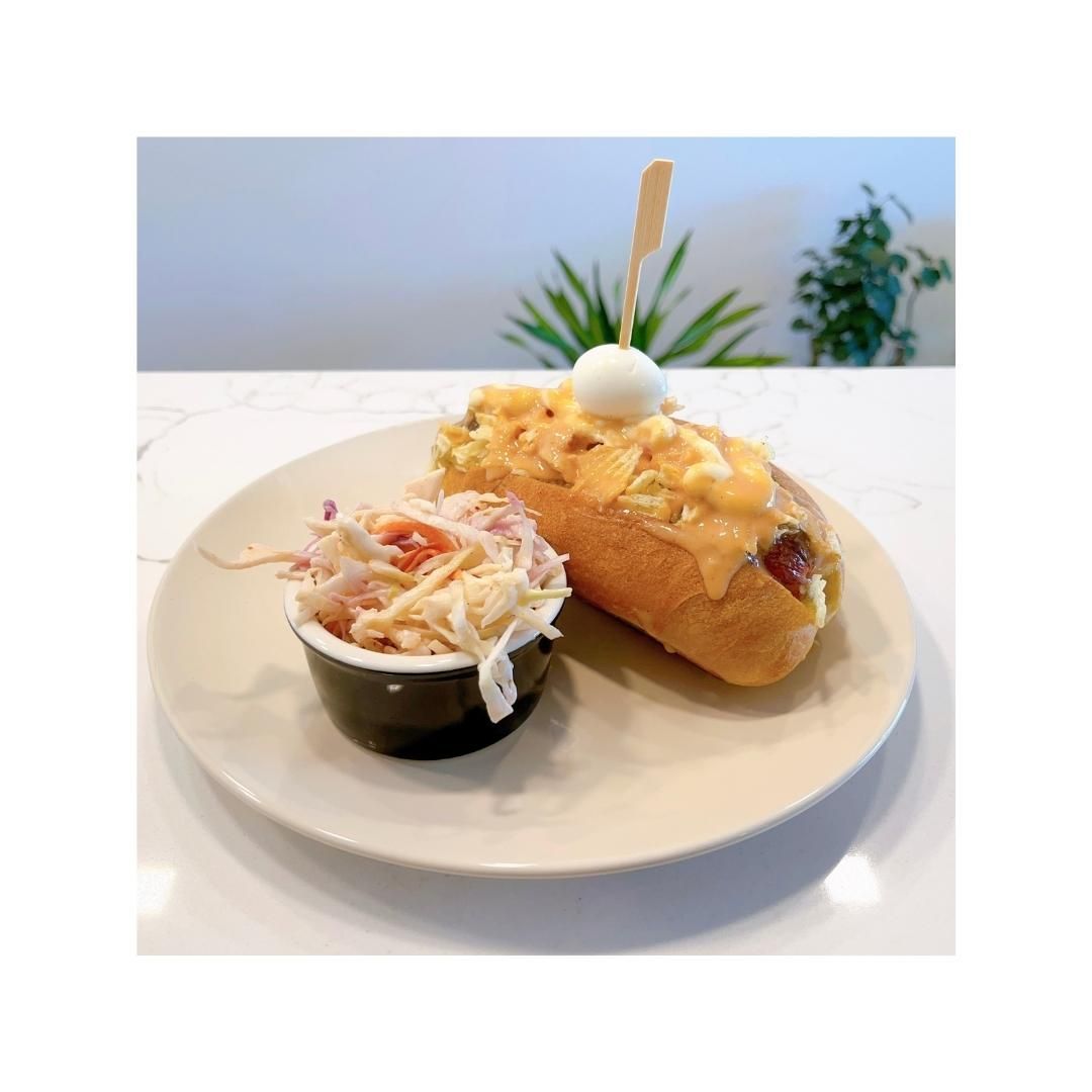El Perro: Wagyu Hot Dog, Bread by Johnny Bun, Pineapple Relish, Garlic Aioli, Salsa Rosada, Potato Chips, Quail Egg. Available until 6/5 or until sold out.
.
.
.
@breadbyjohnny